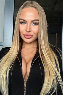 Dame ukrainienne yelyzaveta de kiev avec Blond cheveux, âge 25