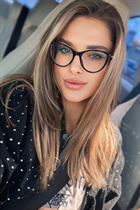 Ukrainian mariée vika de milan avec Chatain clairs cheveux, âge 33