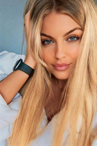 new york bride inga with Blonde hair age 39 photo-1