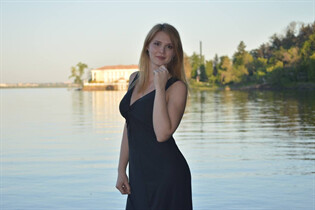 Beautiful woman of Ukraine anna from zaporozhye with Light Brown hair age 33 photo-9