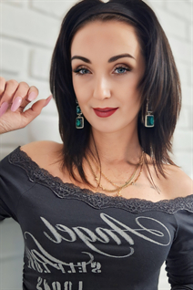Novia por correo ucraniana tatyana de odesa con pelo Marrón oscuro y edad 45