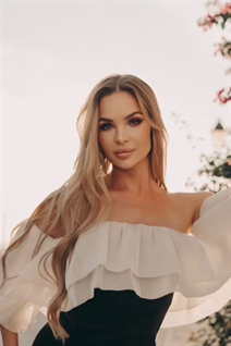 Girl from barcelona vladislava with Blonde hair age 38