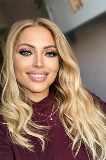 Dama de Ucrania yulia de kyiv con pelo Rubio y edad 48