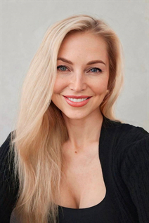 Impresionante novia ucraniana elena de vinnytsia con pelo Rubio y edad 47