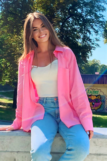 Belle femme ukrainienne khrystyna de lvov avec Chatain clairs cheveux, âge 20