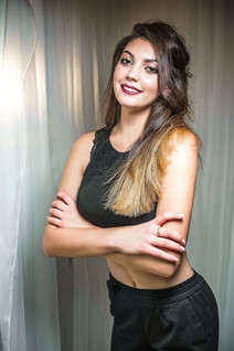 Russian single woman victoriy from berdynsk with Auburn hair age 20