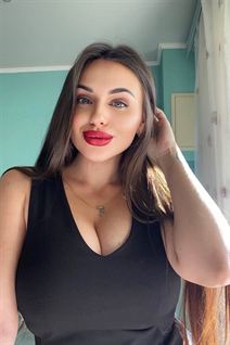 Belle femme ukrainienne anastasia de kiev avec Noirs cheveux, âge 26