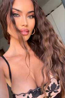 Fille de madrid natalia aux cheveux Chatain clairs, age 42