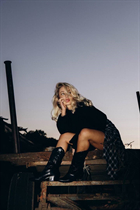 Perfect woman inna from milano with Blonde hair age 31 photo-8