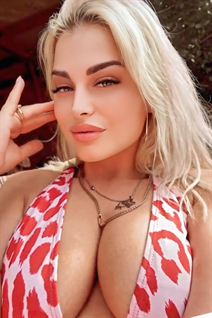 Dame d'Ukraine diana de irpin avec Chatain clairs cheveux, âge 30