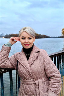 Beautiful woman of ukrainian elena from dnepr with Blonde hair age 49