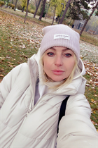 Bride from vienna olena with Blonde hair age 50 photo-6