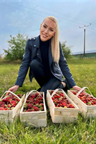 Beautiful women from ukraine olga from kiev with Blonde hair age 40 photo-3