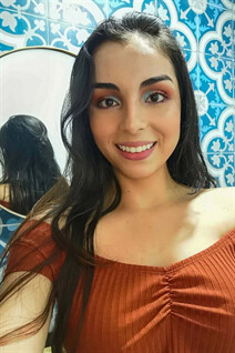 Belle femme colombienne ximena de medellin avec Noire cheveux, âge 25