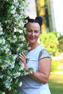 Single women in ukraine svetlana from nikolaev with Black hair age 53