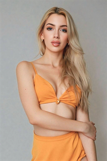 Ukrainian lady oleksandra from ternopol with Blonde hair age 19