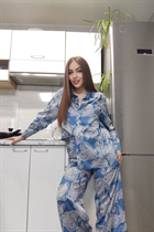 Dating a german girl varvara from berlin with Light Brown hair 20 years old photo-29