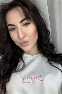 Beautiful woman of Ukraine yelyzaveta from dnipro with Dark Brown hair age 24