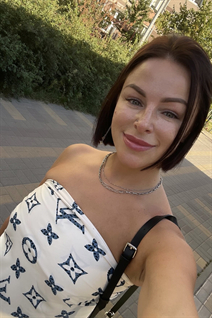 Dating a german girl anna from kiev with Black hair 35 years old