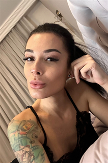 Fille en Ukraine anna de kiev avec Brunette cheveux, âge 35