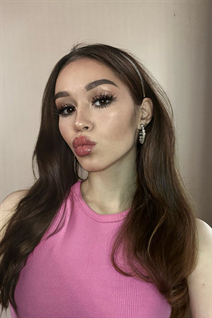 Femme parfaite kristina de astana avec Chatain clairs cheveux, âge 22