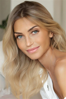 Dating for beautiful anna from valencia with Blonde hair age 31