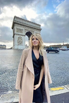 Femme parfaite iryna de paris avec Blond cheveux, âge 38 photo-1