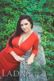 Épouse d'Ukraine julia de moscow avec Noire cheveux, âge 32
