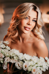 Mariée de oslo marharyta avec Blond cheveux, âge 28
