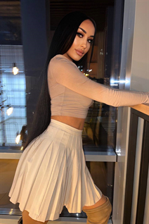 Perfect woman maryna from hollywood with Black hair age 32