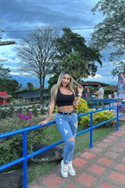 Venezuelan bride karina from caracas with Blonde hair 39 years old photo-8