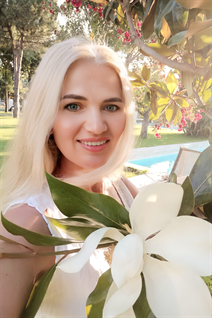 Belle fille ukrainienne tatyana de nikopol avec Chatain clairs cheveux, âge 53