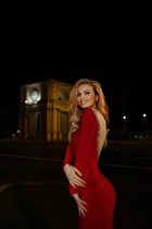 dallas bride maria with Blonde hair age 40 photo-1