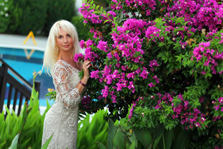 Dating a german girl elena from berlin with Blonde hair 52 years old photo-11