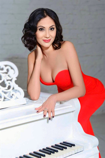 Saliendo con una mujer alemana alena de rust con pelo Negro y 37 años