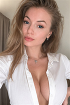 Chica de verona yuliia con pelo Rubio y edad 33