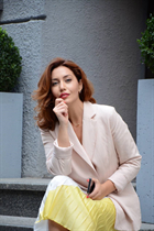 Perfect woman yulia from cento with Light Brown hair age 41 photo-3