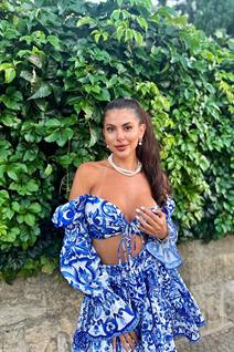 Novia de sofia vanya con pelo Marrón oscuro y edad 31