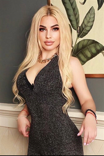 phoenix bride antonina with Blonde hair age 39