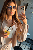 Dating ukrainian woman naina from kiev with Dark Brown hair age 33 photo-6