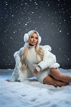 Ukrainian woman anastasiia from kiev with Blonde hair age 25 photo-3