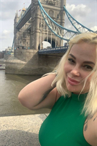 Fille de chester tatiana aux cheveux Blond, age 50