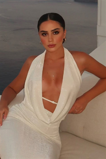 Fille de new york era aux cheveux Brunette, age 22