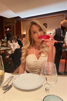 Mariée de le cannet victoria avec Blond cheveux, âge 33 photo-1