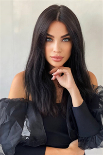 Stunning Ukrainian woman daria from odessa with Dark Brown hair age 28