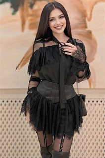 Femme célibataire ukrainienne marianna de kiev avec Noirs cheveux, âge 21