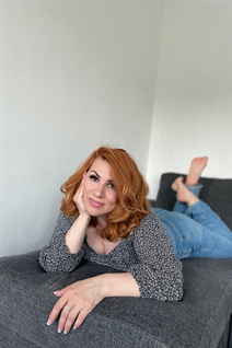 Salir con ucraniana natalia de s.vorozhba con pelo Marrón oscuro y edad 46