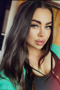 Ukrainian wife yuliia from kyiv with Black hair age 31