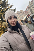 Beautiful wife from Ukraine ekaterina from dnieper with Black hair age 34 photo-5