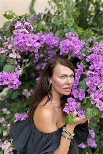 Pretty girl iryna from burgas with Dark Brown hair age 42